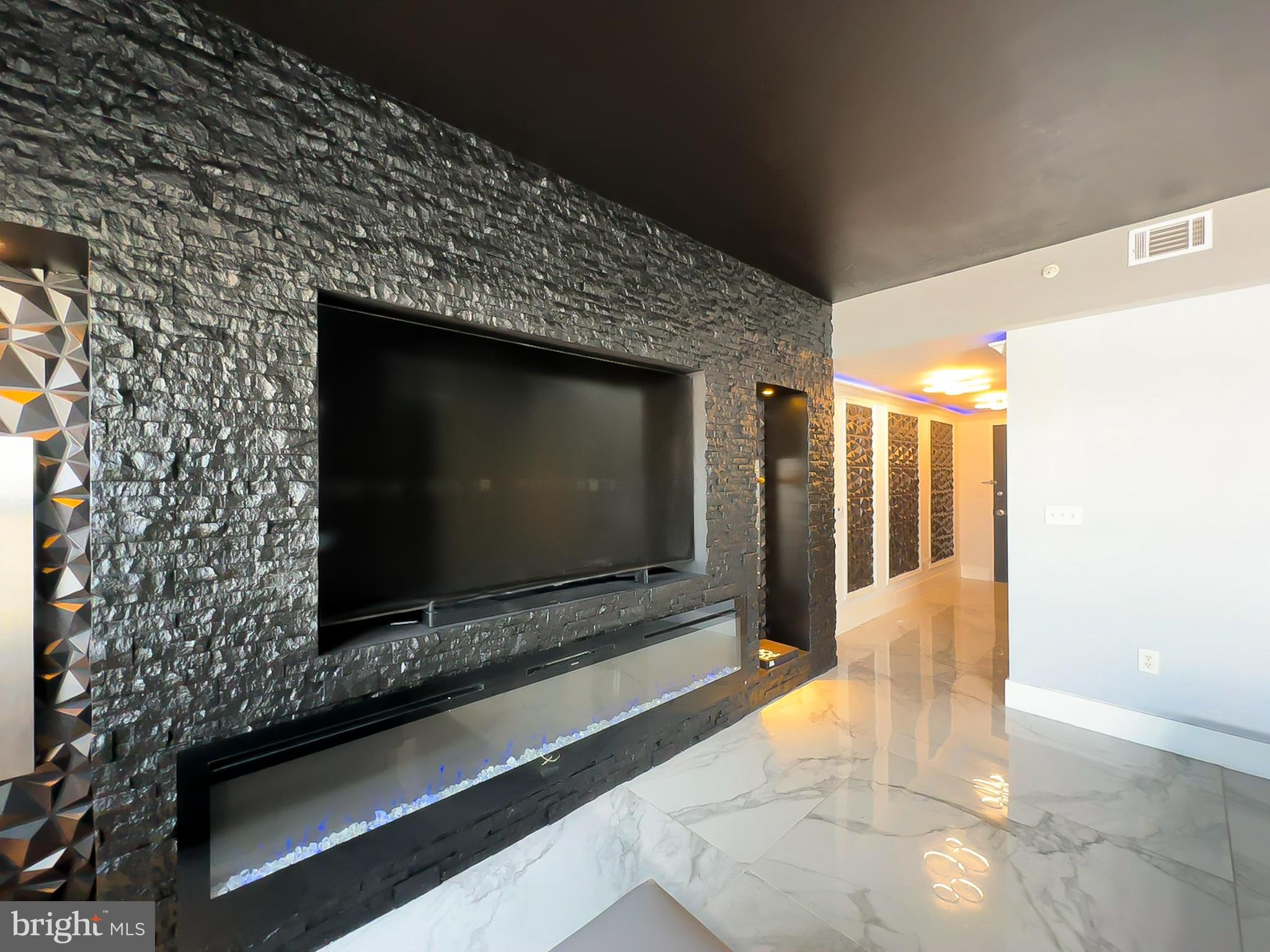 FLEET STREET CONDOMINIUMS - Residential Lease