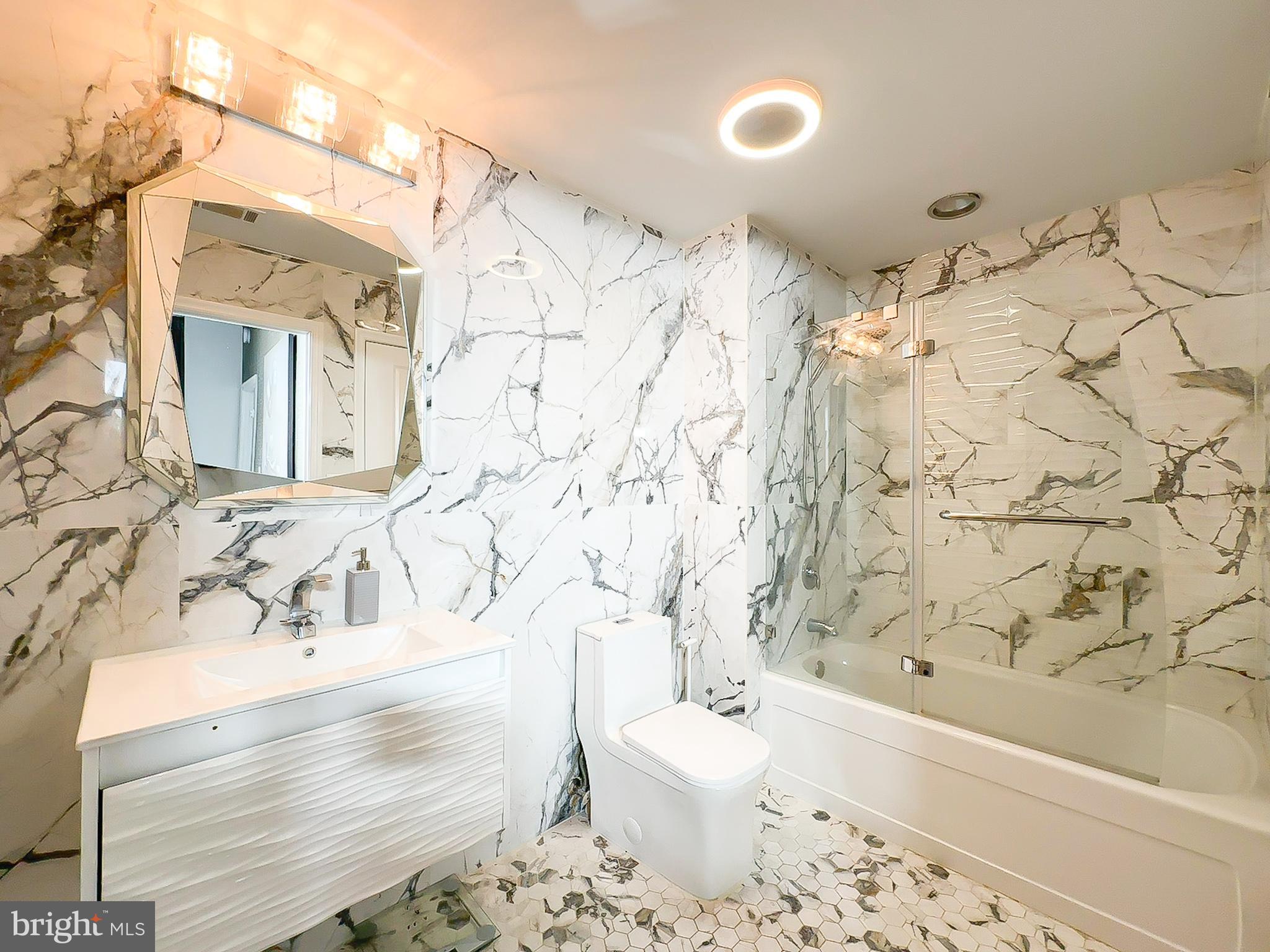 FLEET STREET CONDOMINIUMS - Residential Lease