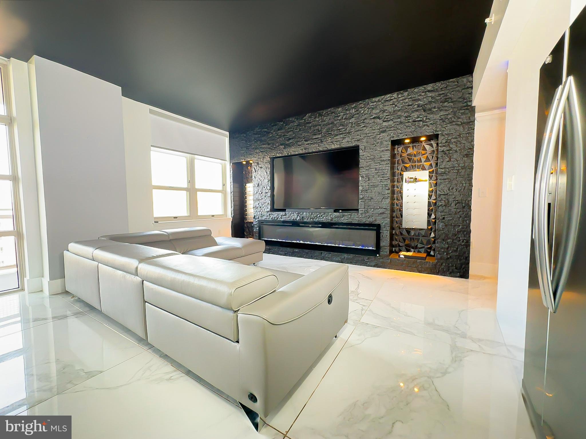 FLEET STREET CONDOMINIUMS - Residential Lease