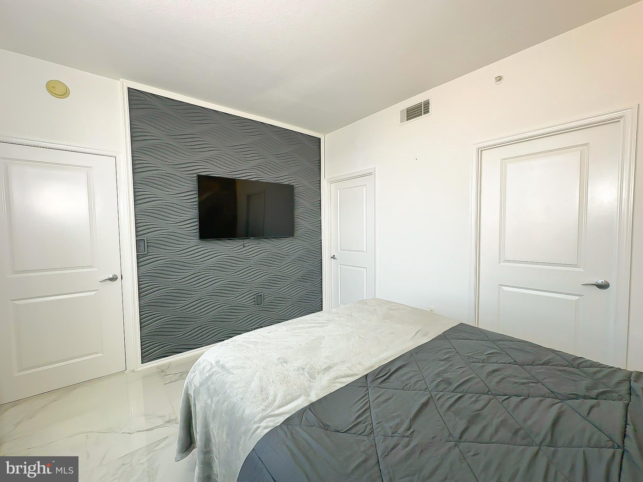 FLEET STREET CONDOMINIUMS - Residential Lease