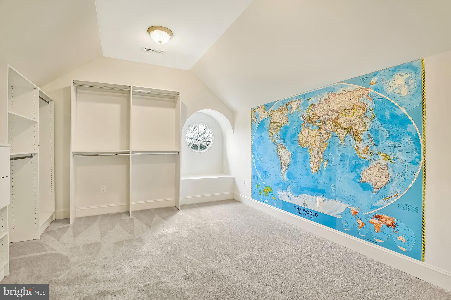 HUNTING HILL - Residential