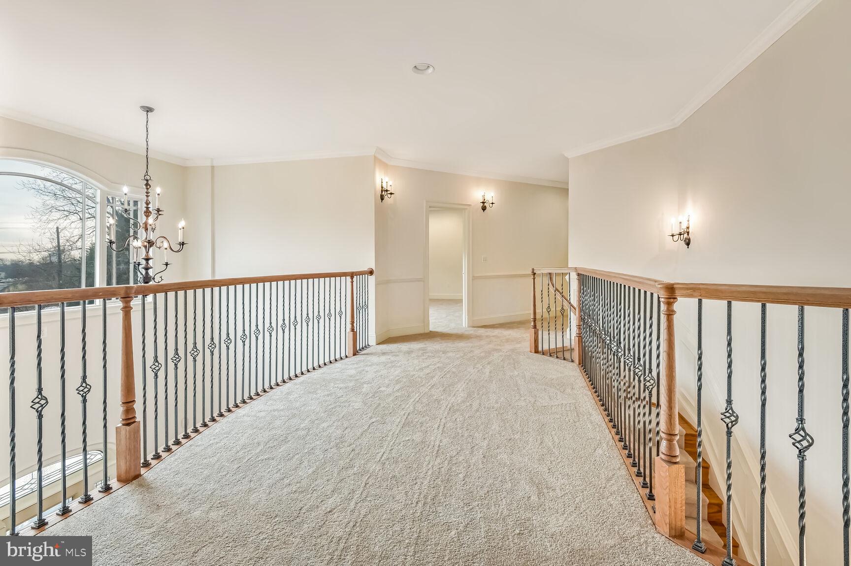 HUNTING HILL - Residential