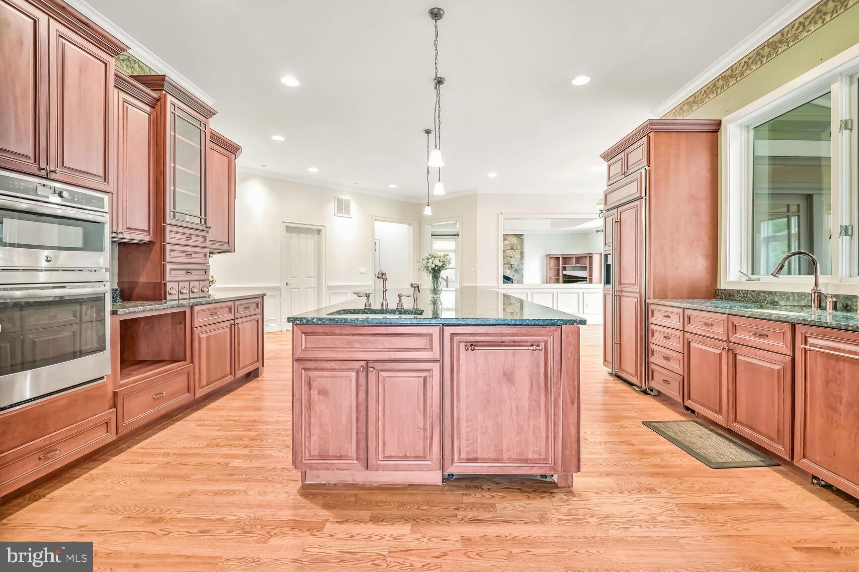 HUNTING HILL - Residential