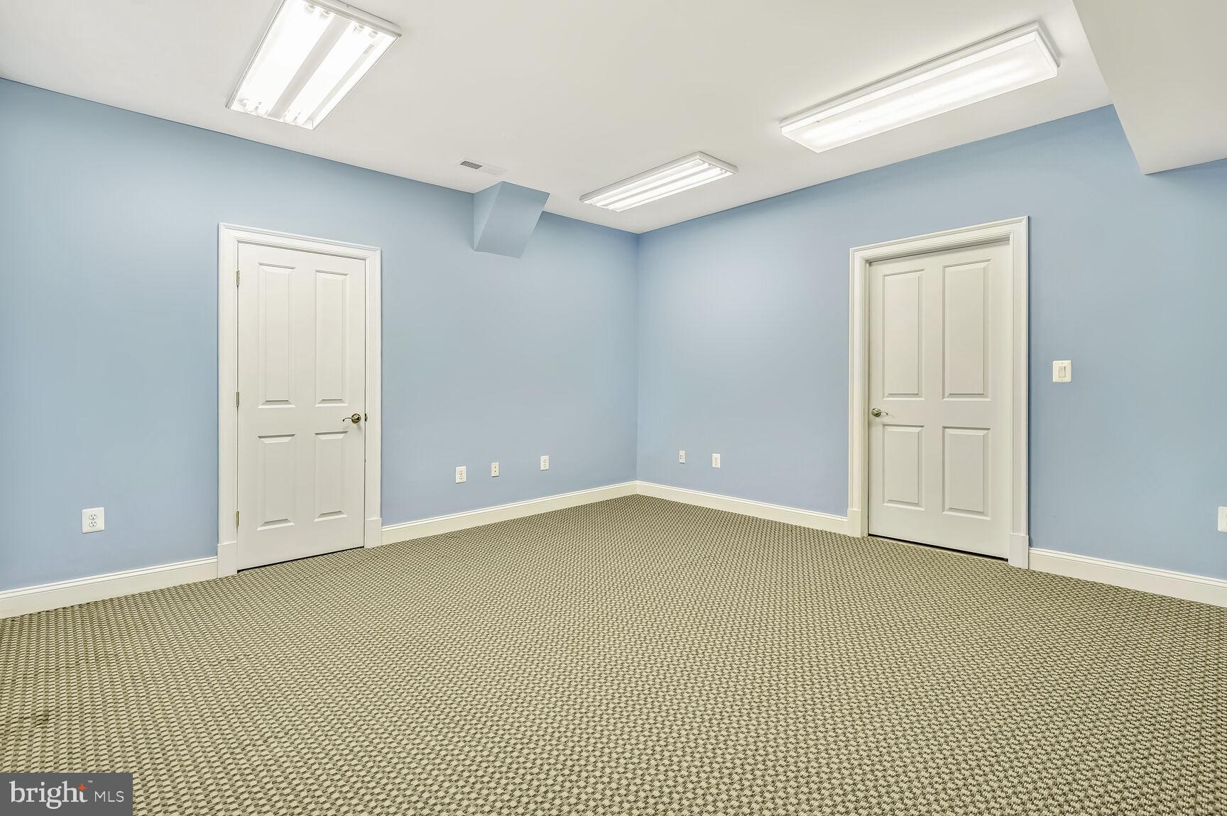 HUNTING HILL - Residential