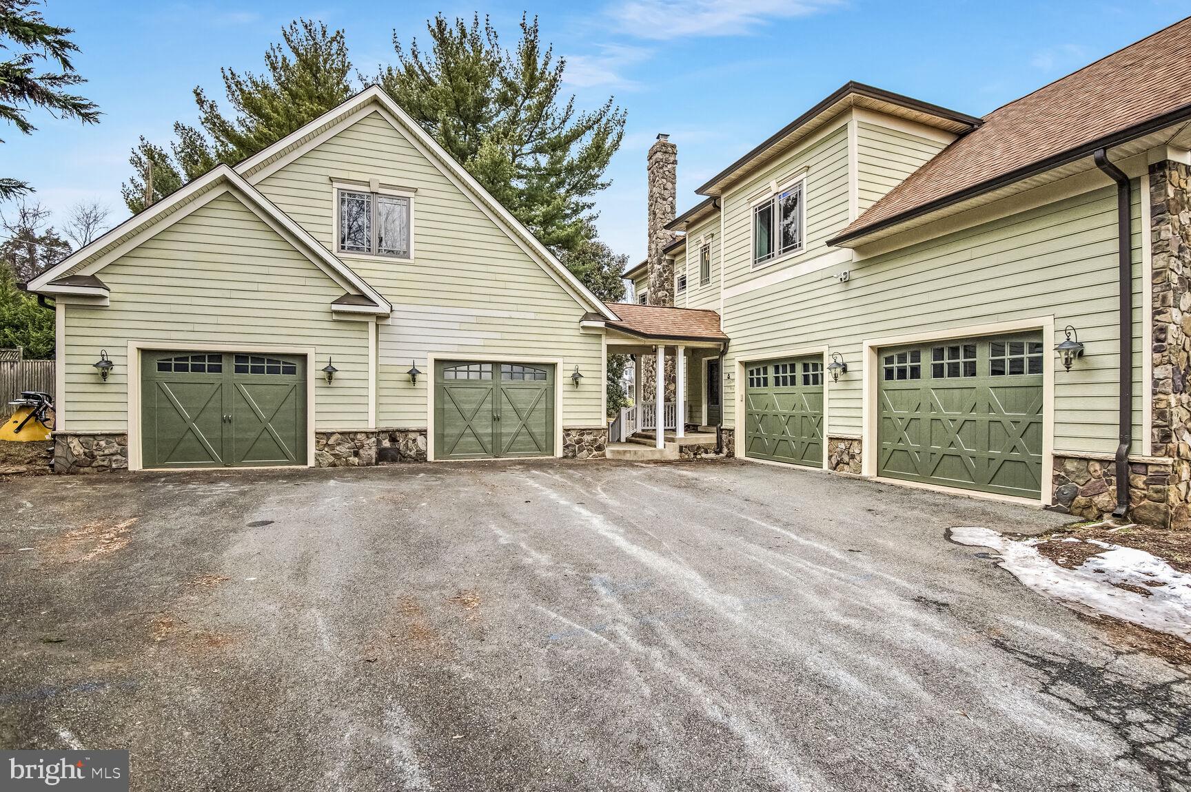 HUNTING HILL - Residential