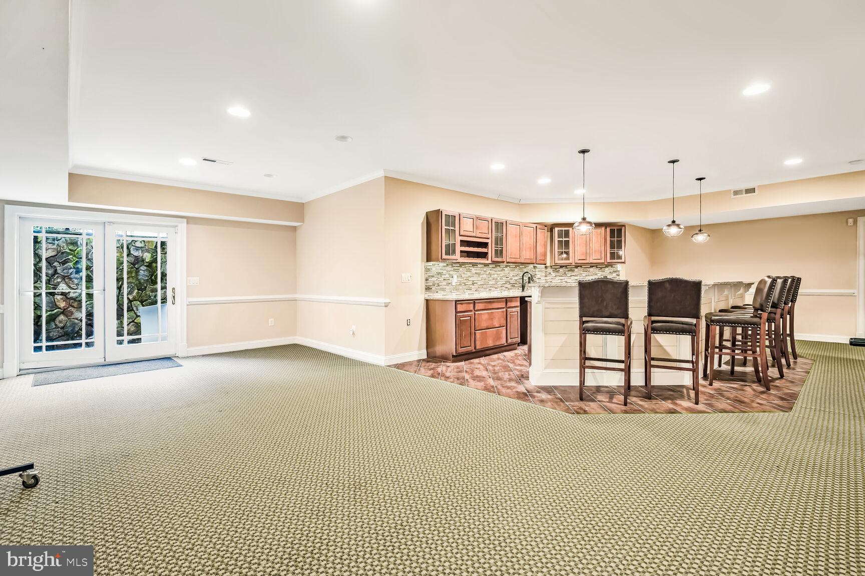 HUNTING HILL - Residential