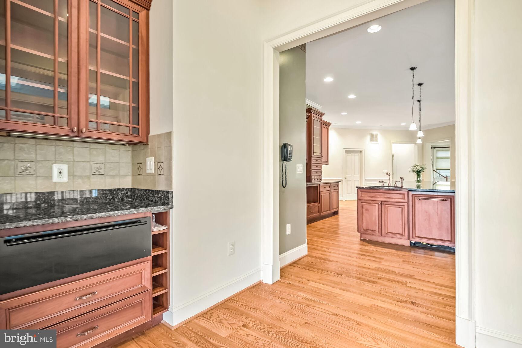 HUNTING HILL - Residential