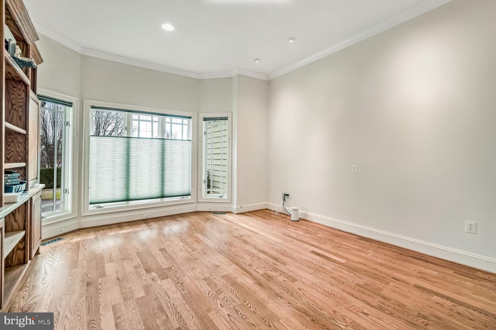 HUNTING HILL - Residential