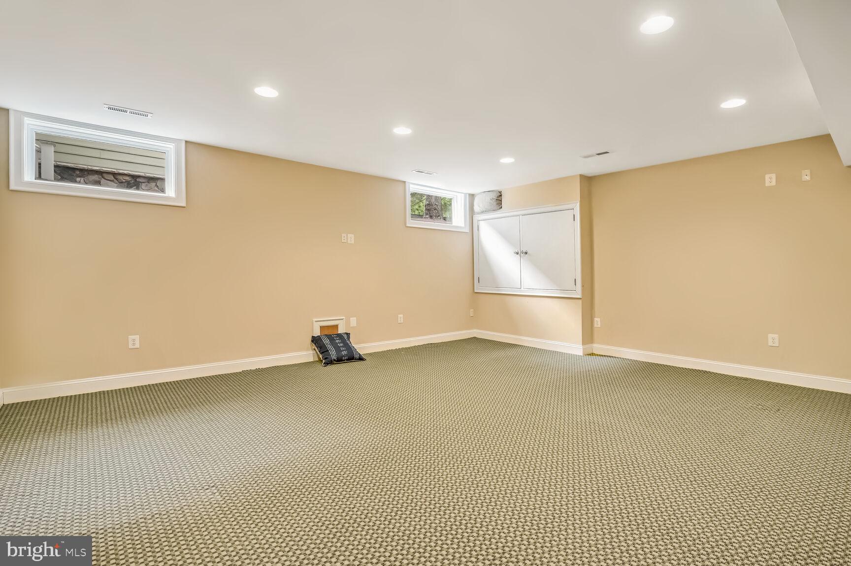 HUNTING HILL - Residential