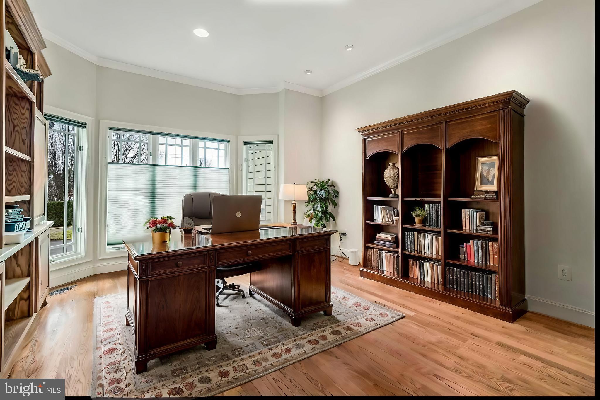 HUNTING HILL - Residential