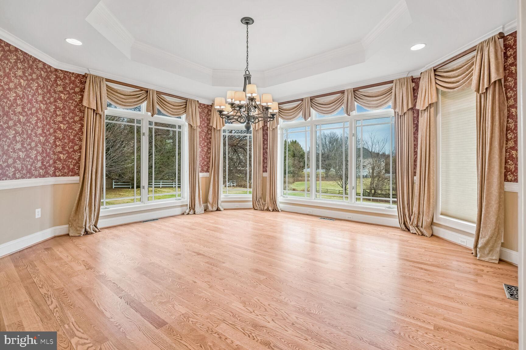 HUNTING HILL - Residential