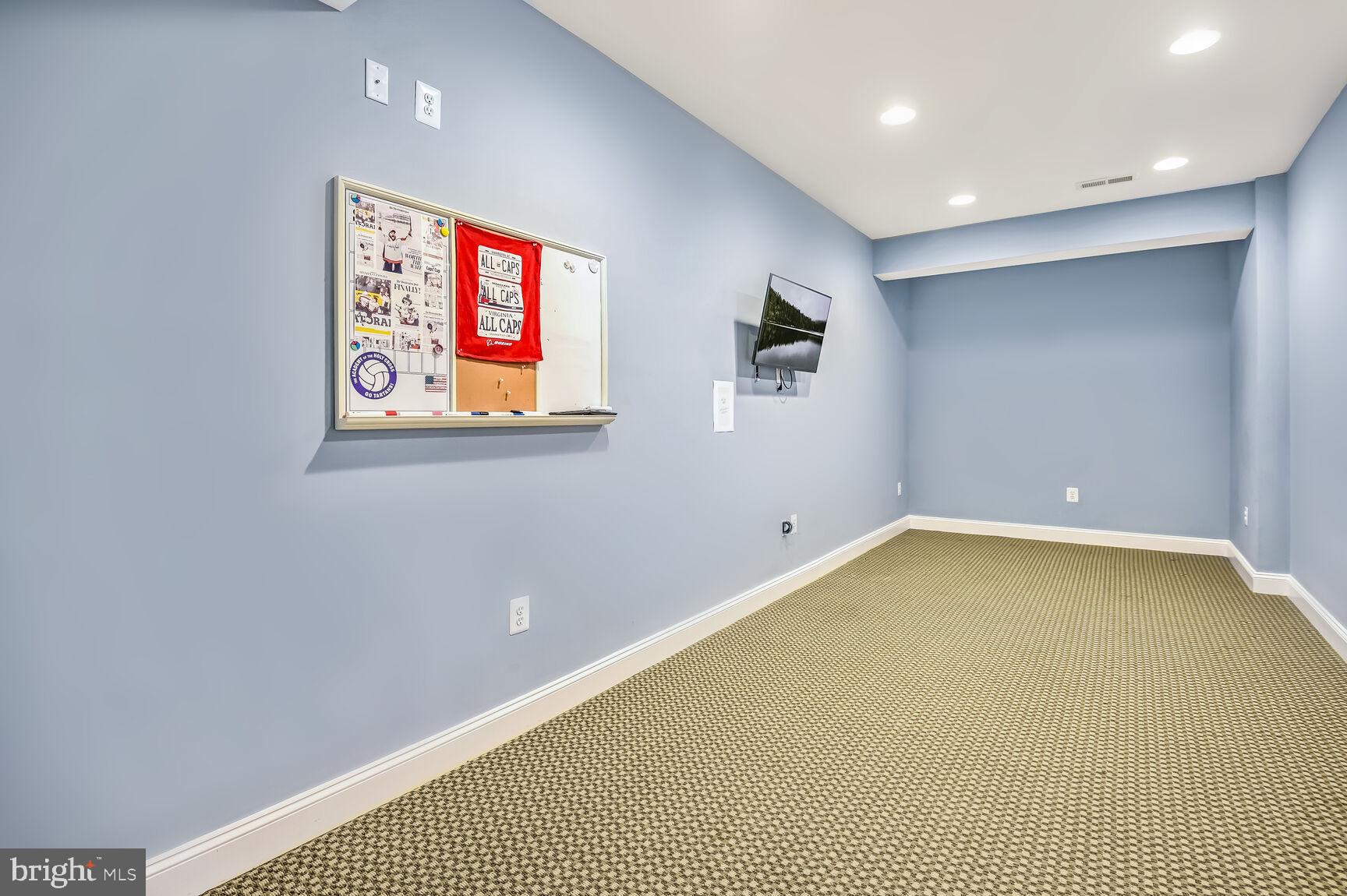 HUNTING HILL - Residential