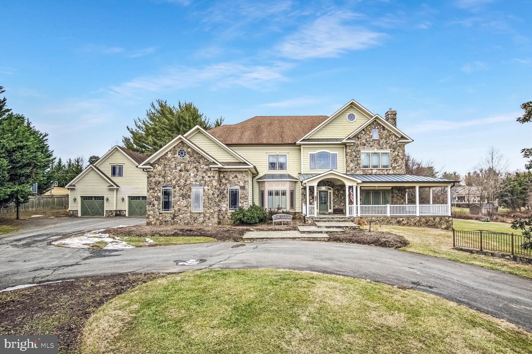 HUNTING HILL - Residential