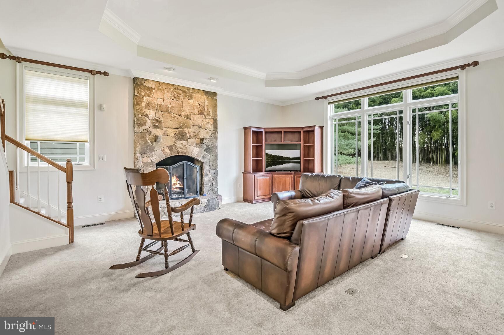 HUNTING HILL - Residential