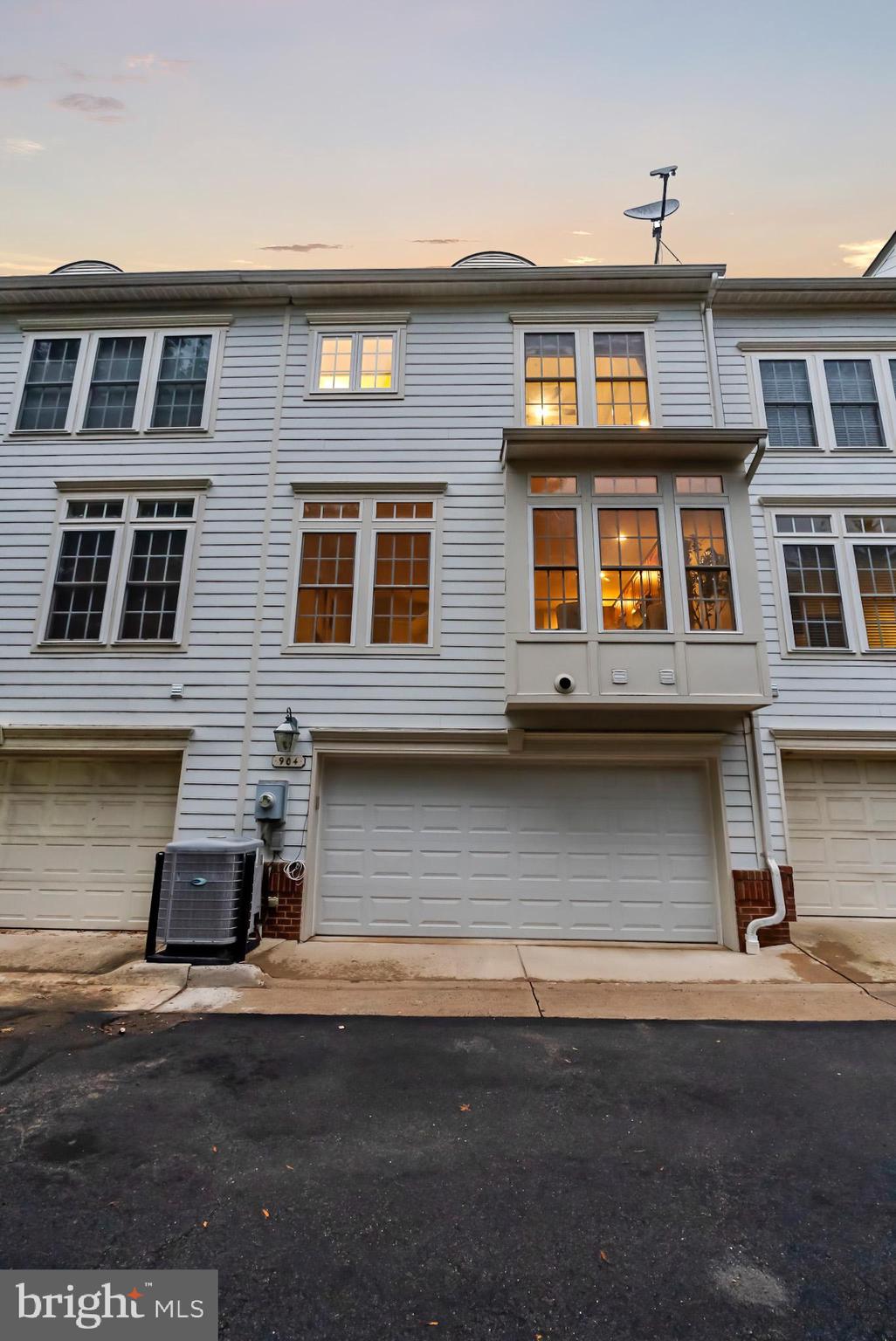 904 W GLEBE ROAD