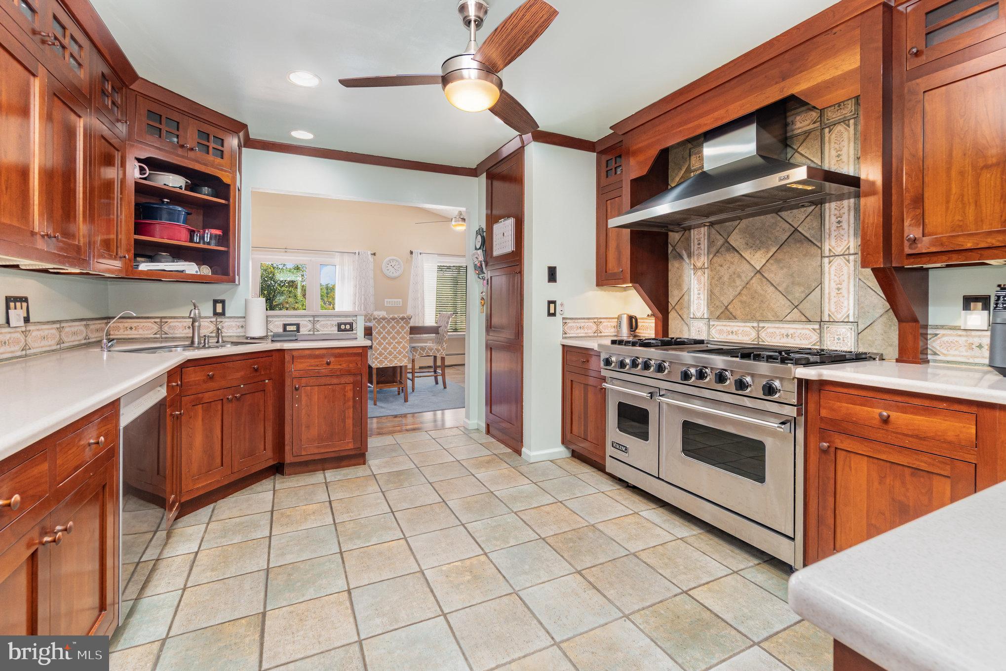 2717 LAUREL STREET STREET