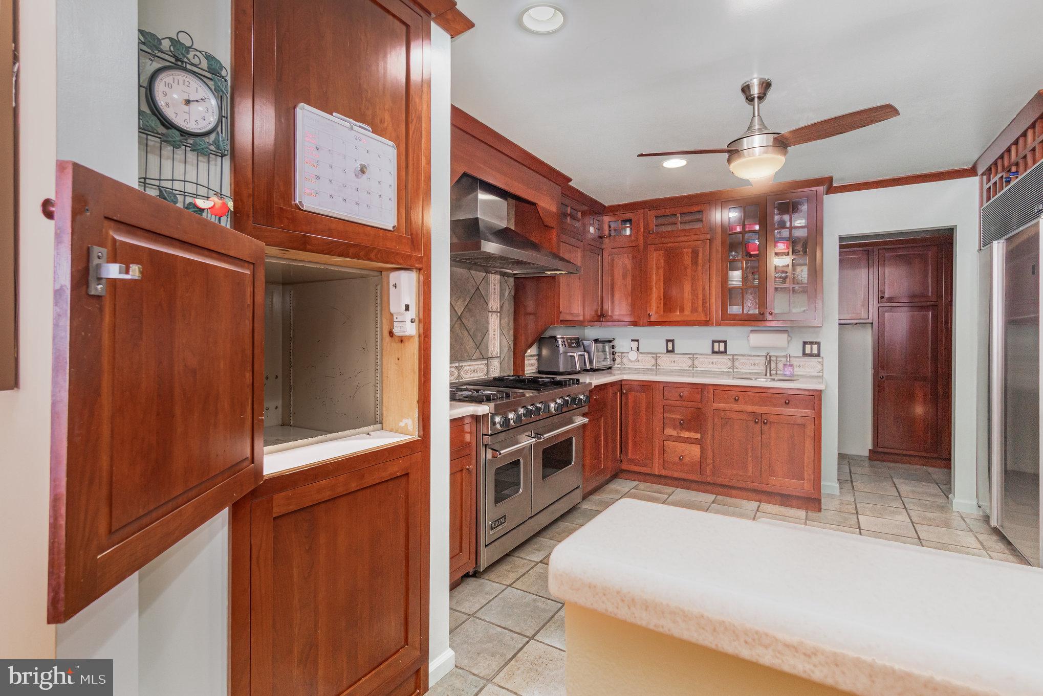 2717 LAUREL STREET STREET