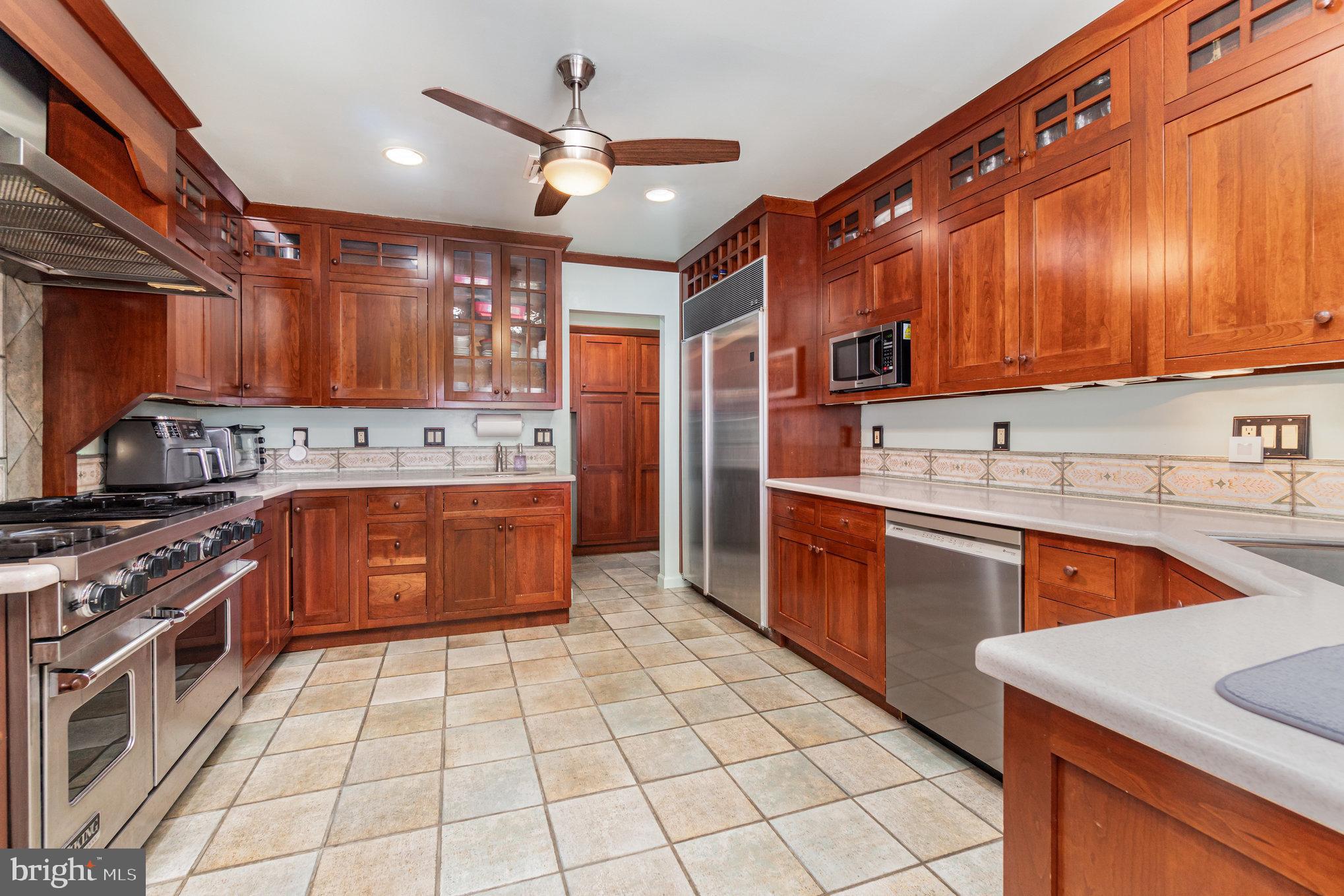 2717 LAUREL STREET STREET