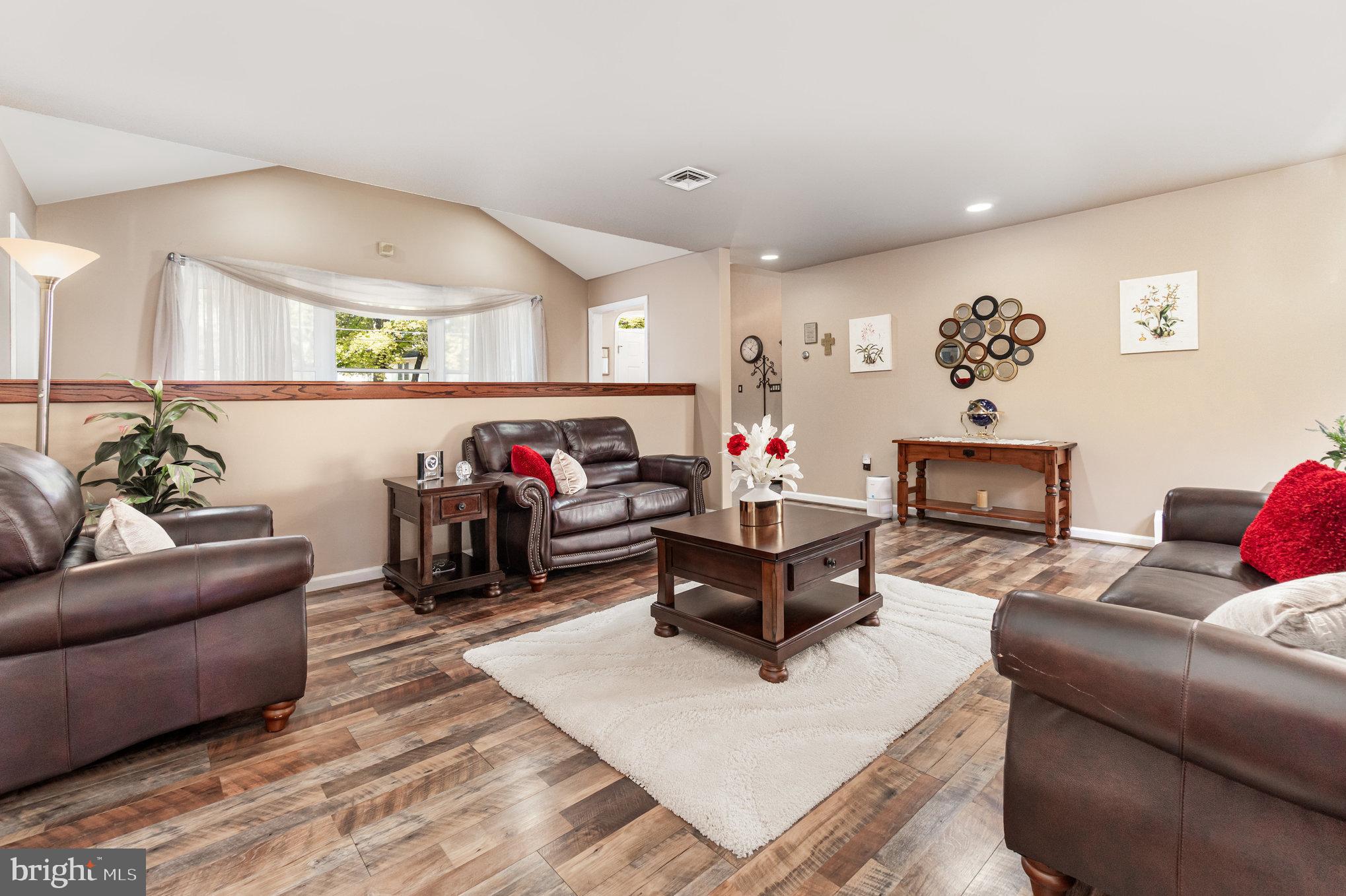 2717 LAUREL STREET STREET