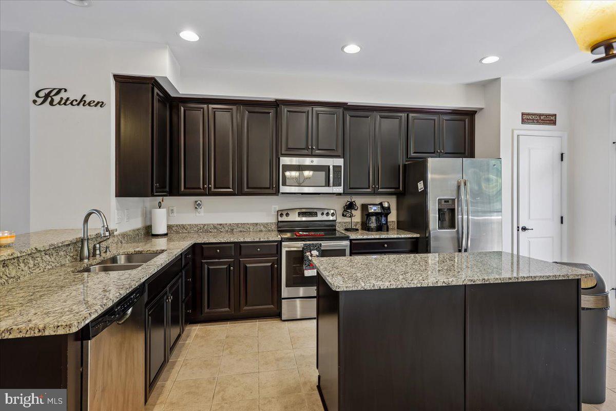 CREEKSIDE VILLAGE AT TANYARD SPRINGS - Residential