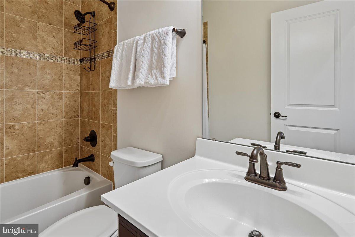 CREEKSIDE VILLAGE AT TANYARD SPRINGS - Residential
