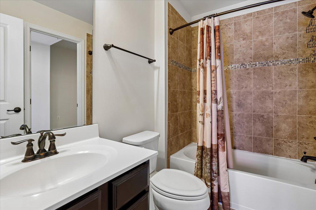 CREEKSIDE VILLAGE AT TANYARD SPRINGS - Residential