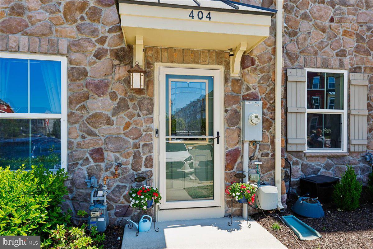 CREEKSIDE VILLAGE AT TANYARD SPRINGS - Residential
