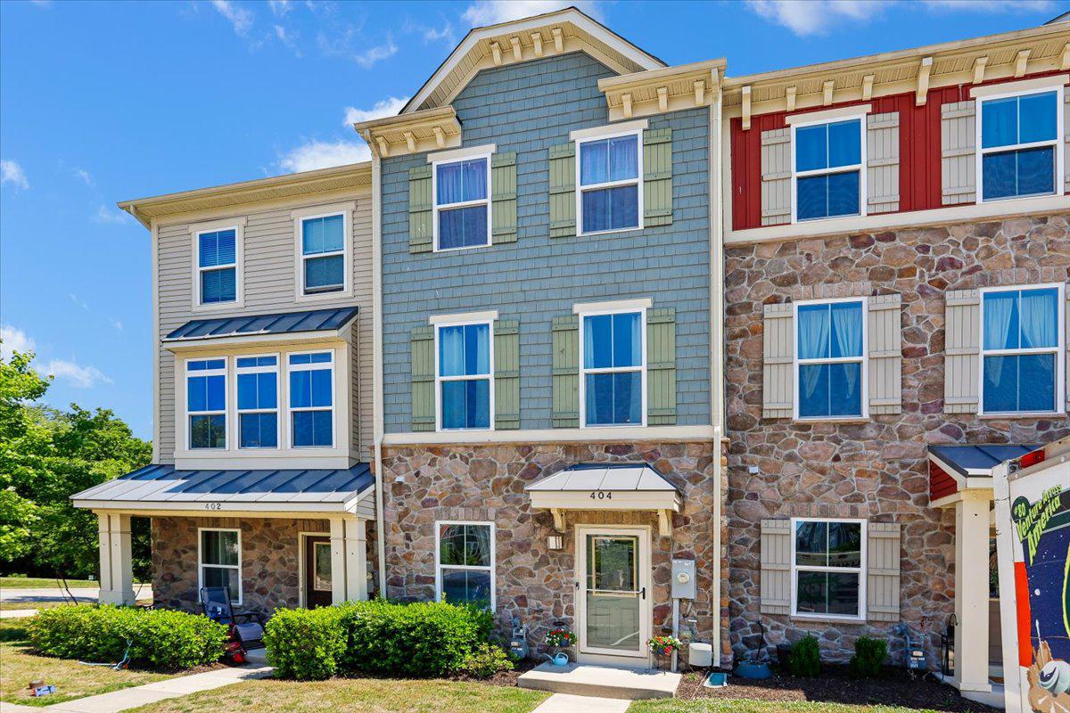 CREEKSIDE VILLAGE AT TANYARD SPRINGS - Residential