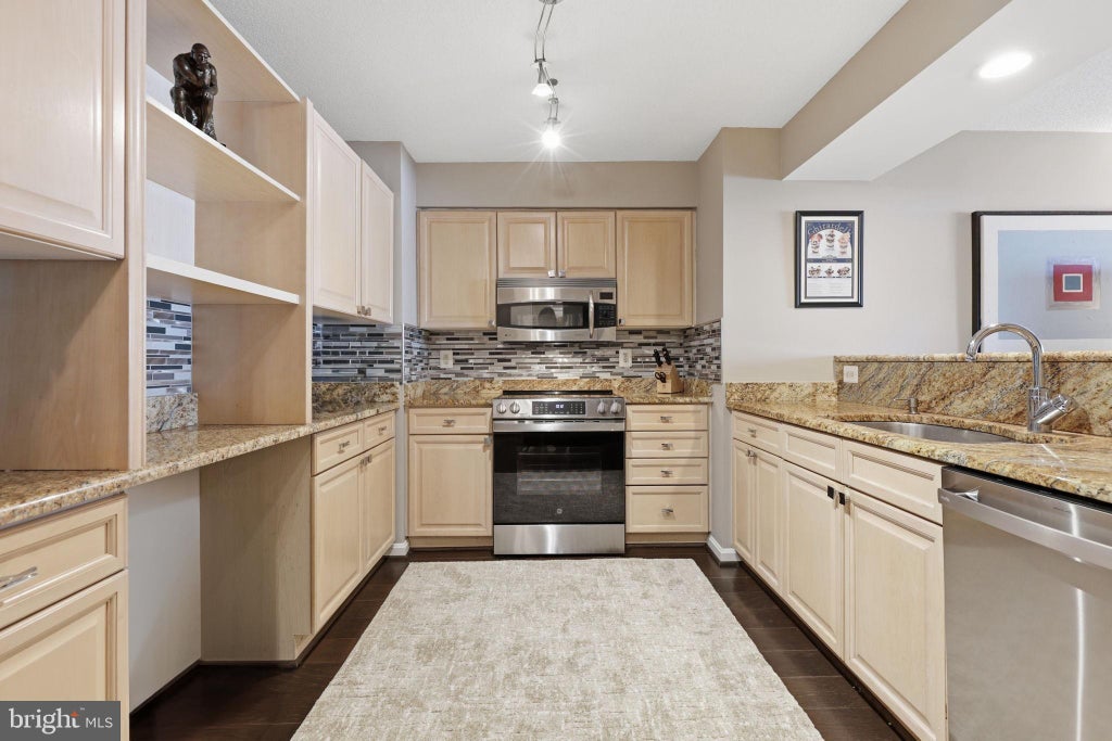 Photo of 2181 Jamieson Avenue #510, ALEXANDRIA, VA 22314 (MLS # VAAX2067700)