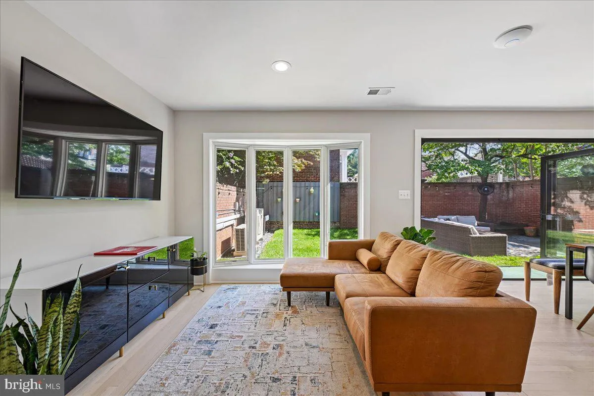 Additional image 41 of 655 E Street SE, Washington, DC 20003