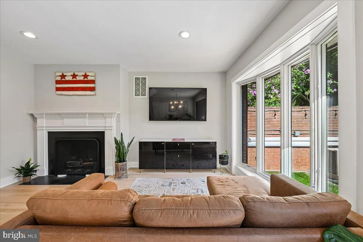 Additional image 40 of 655 E Street SE, Washington, DC 20003