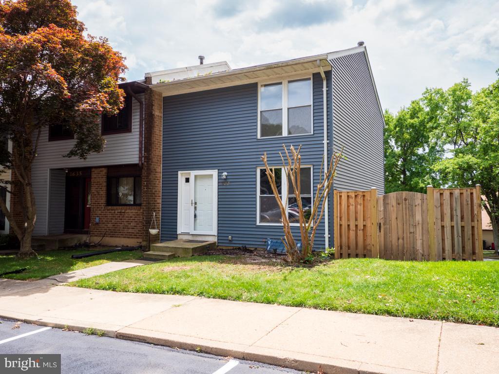 CROFTON MEADOWS - Residential