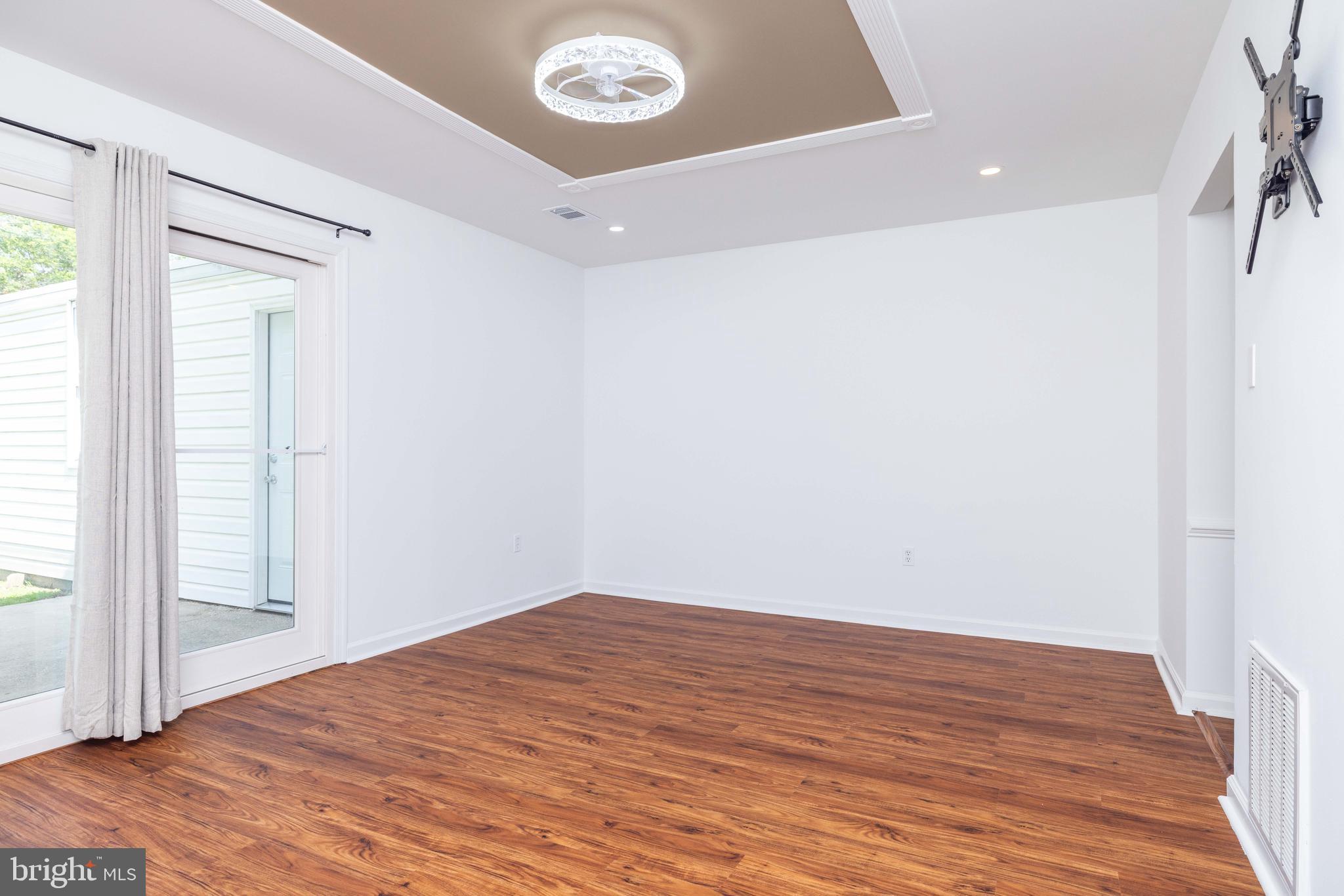 SCHOLAR WOODS - Residential