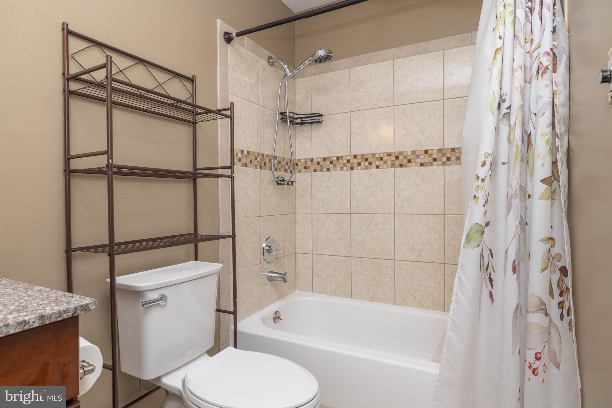 SCHOLAR WOODS - Residential