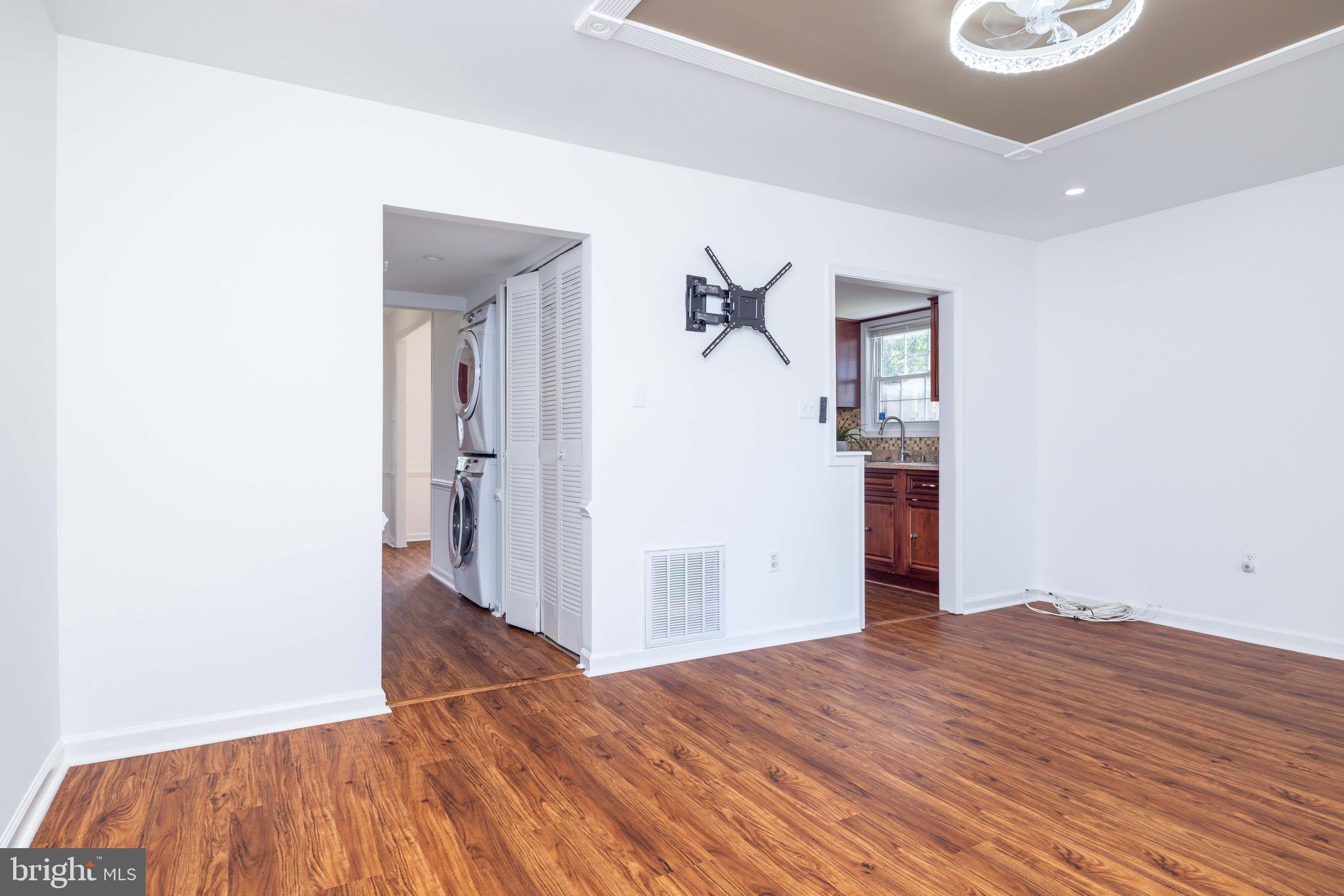 SCHOLAR WOODS - Residential