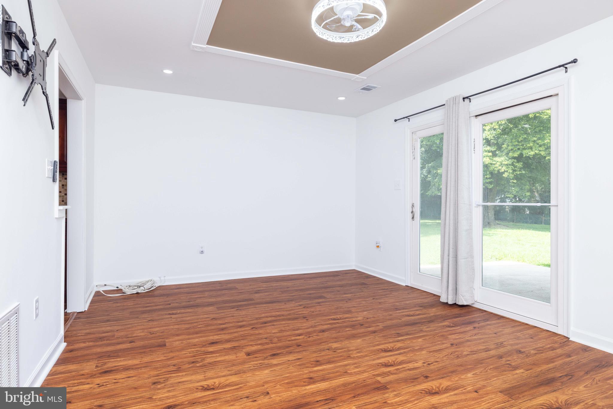 SCHOLAR WOODS - Residential