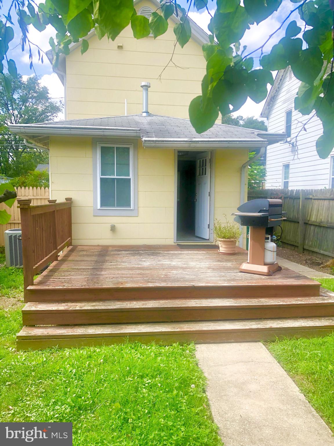 LAUREL - Residential Lease