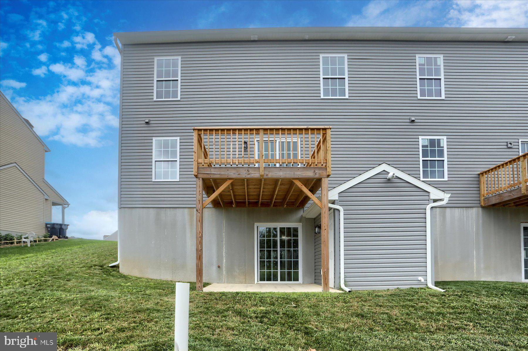 MACINTOSH CROSSING - Residential