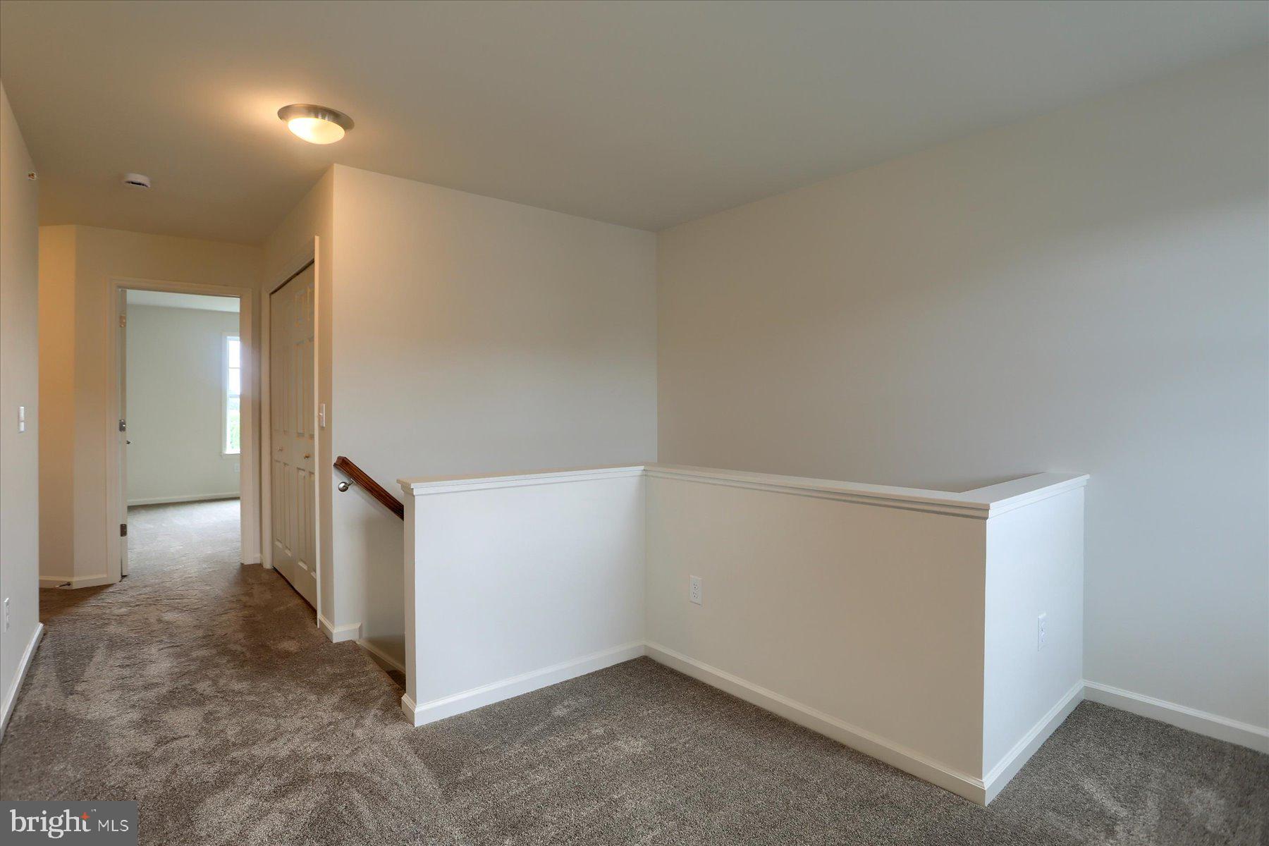 MACINTOSH CROSSING - Residential