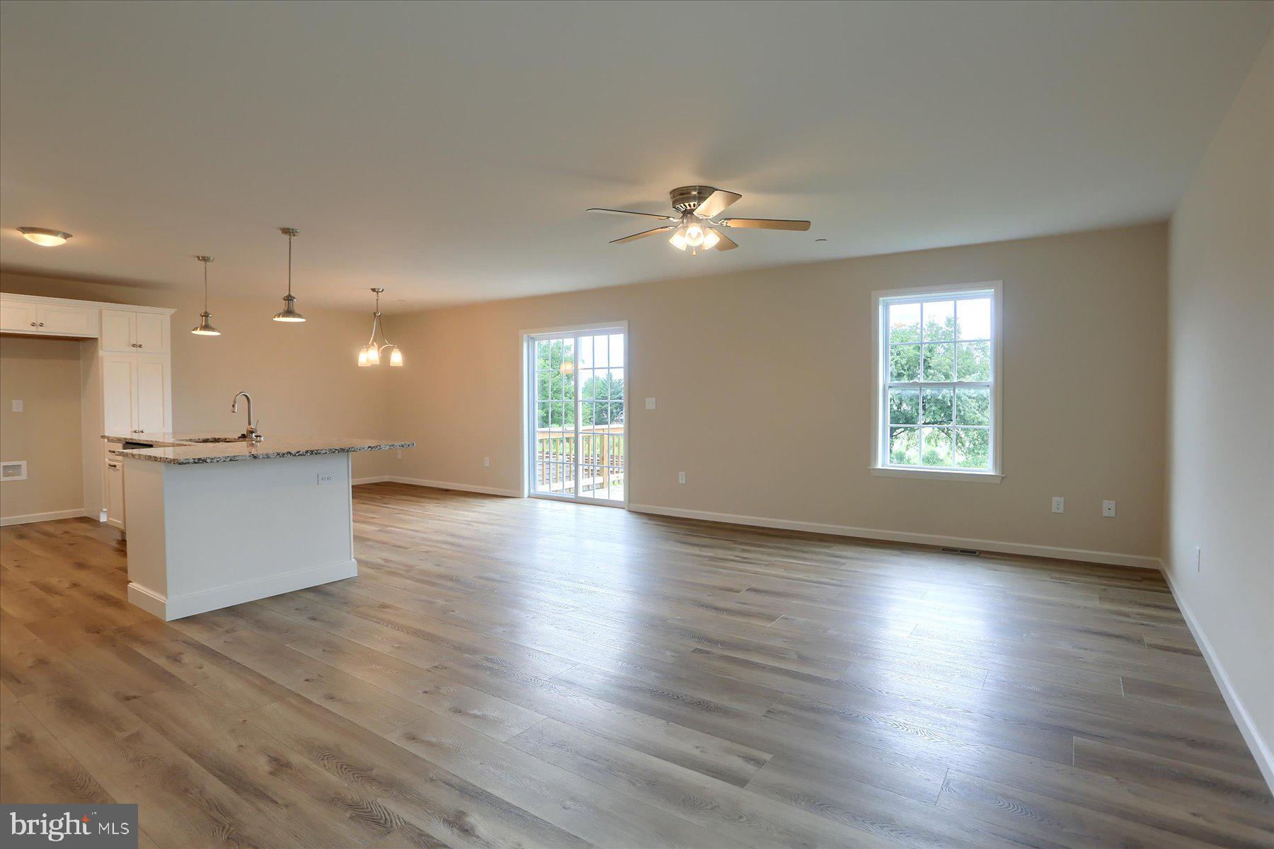 MACINTOSH CROSSING - Residential