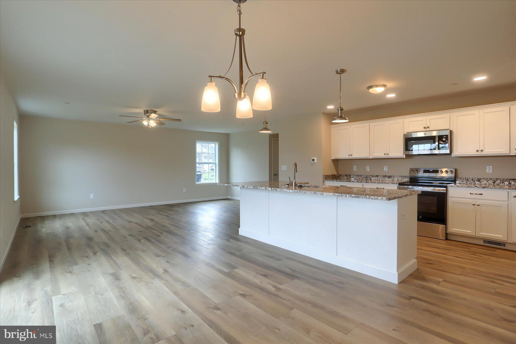 MACINTOSH CROSSING - Residential