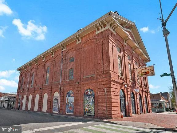 HOLLINS MARKET - Residential Lease