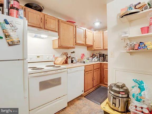 HOLLINS MARKET - Residential Lease