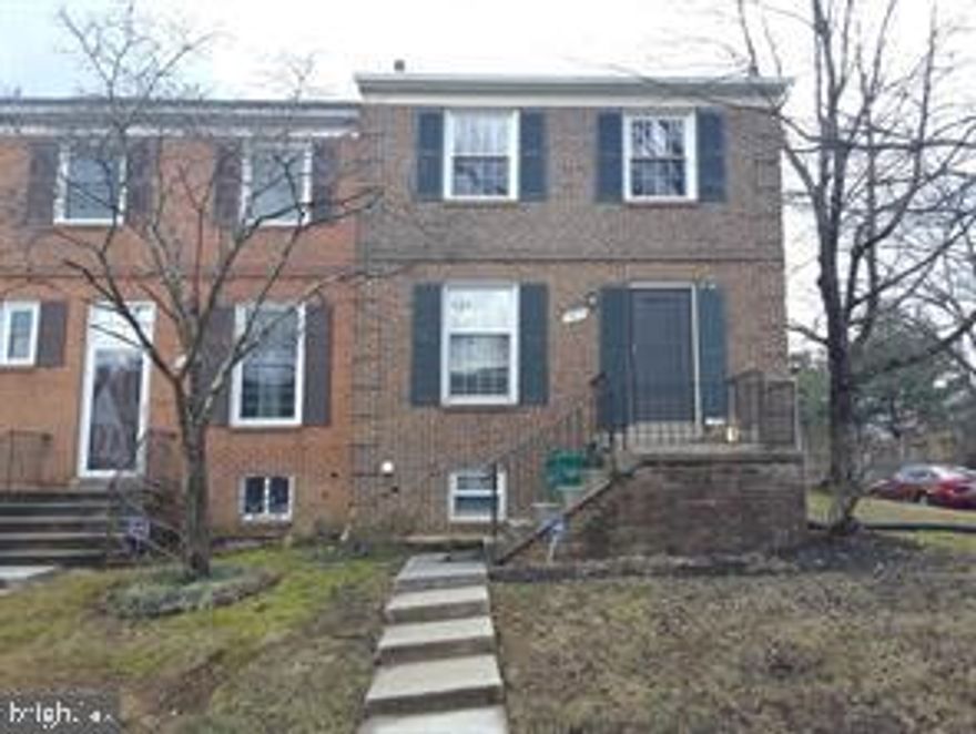 Search no more! Welcome to this completely renovated  3br, 2.5ba end-unit townhouse.