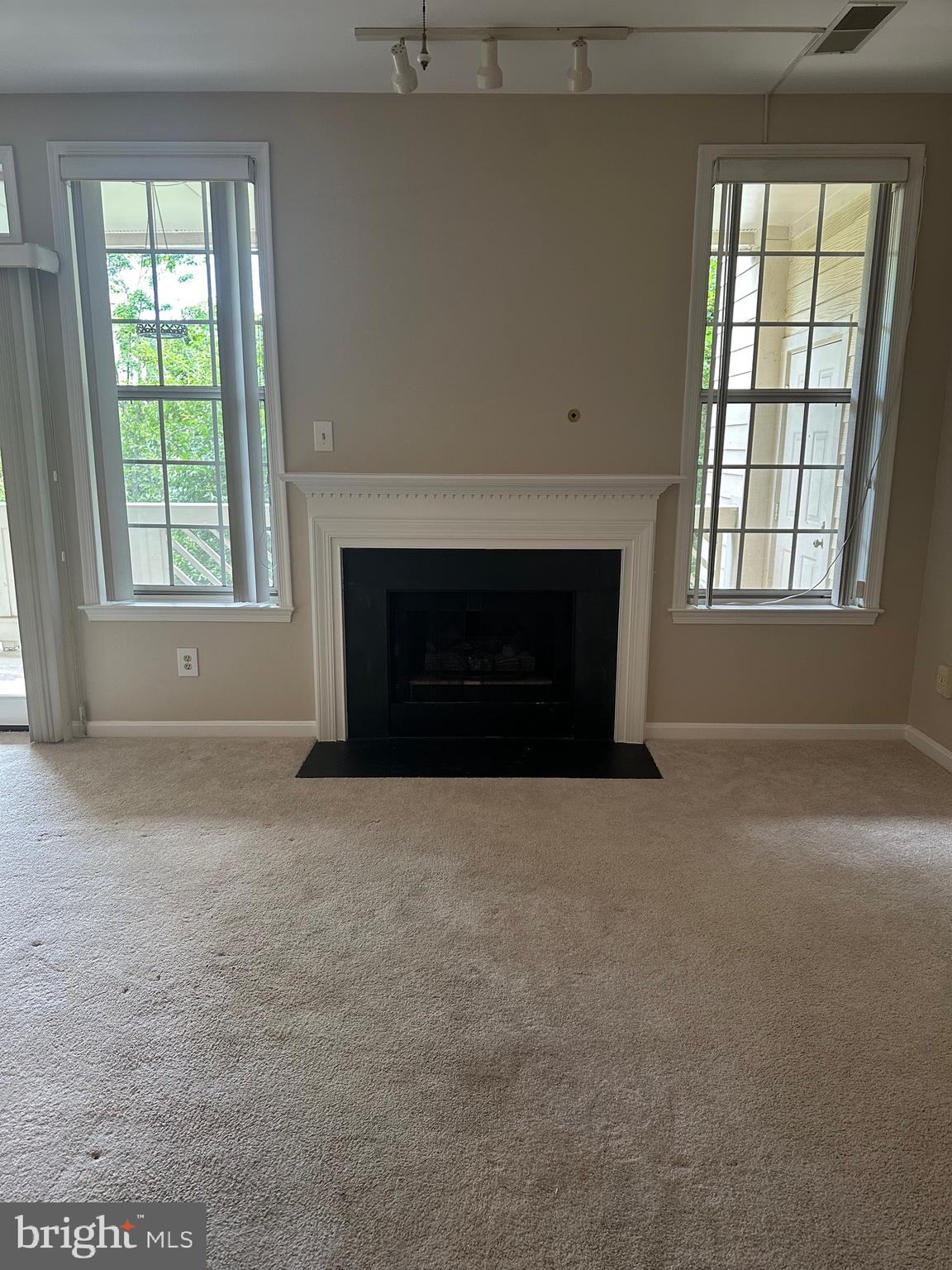 1324 GARDEN WALL CIRCLE D 306