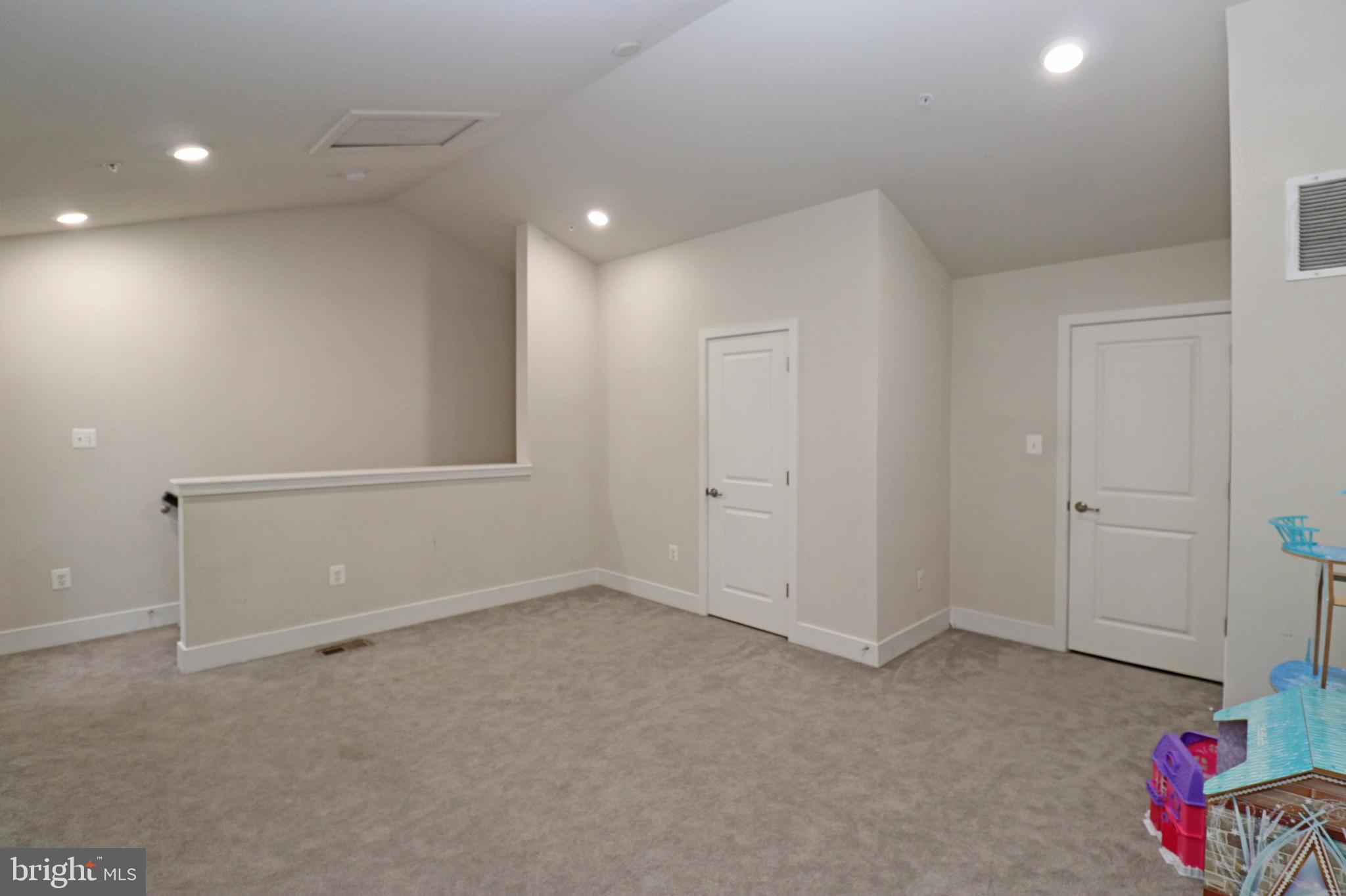 BLUE STREAM - Residential Lease