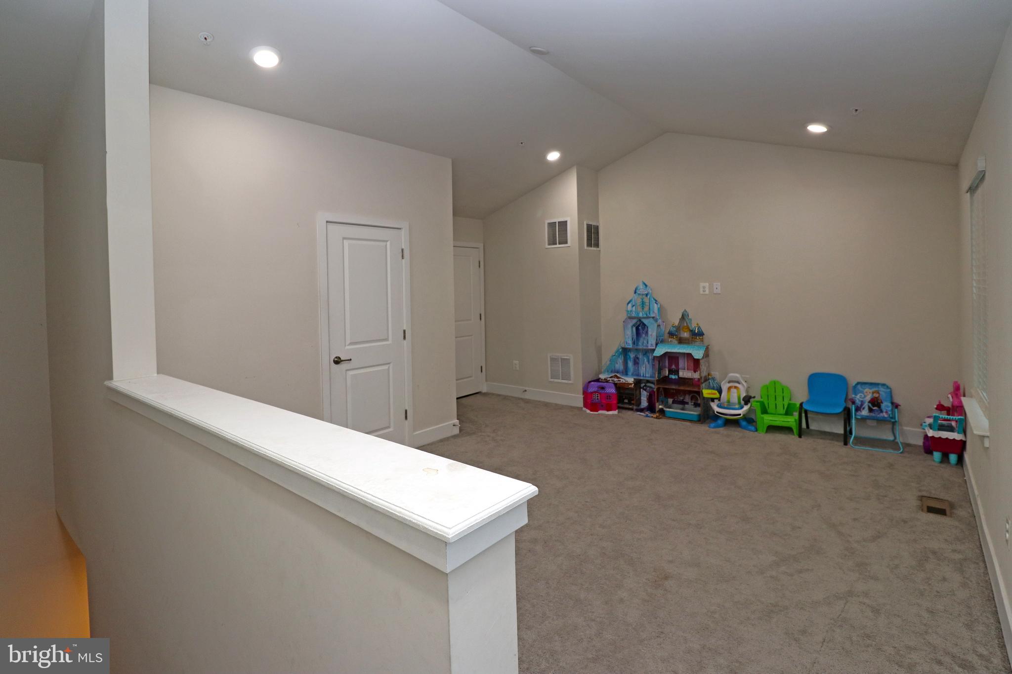 BLUE STREAM - Residential Lease