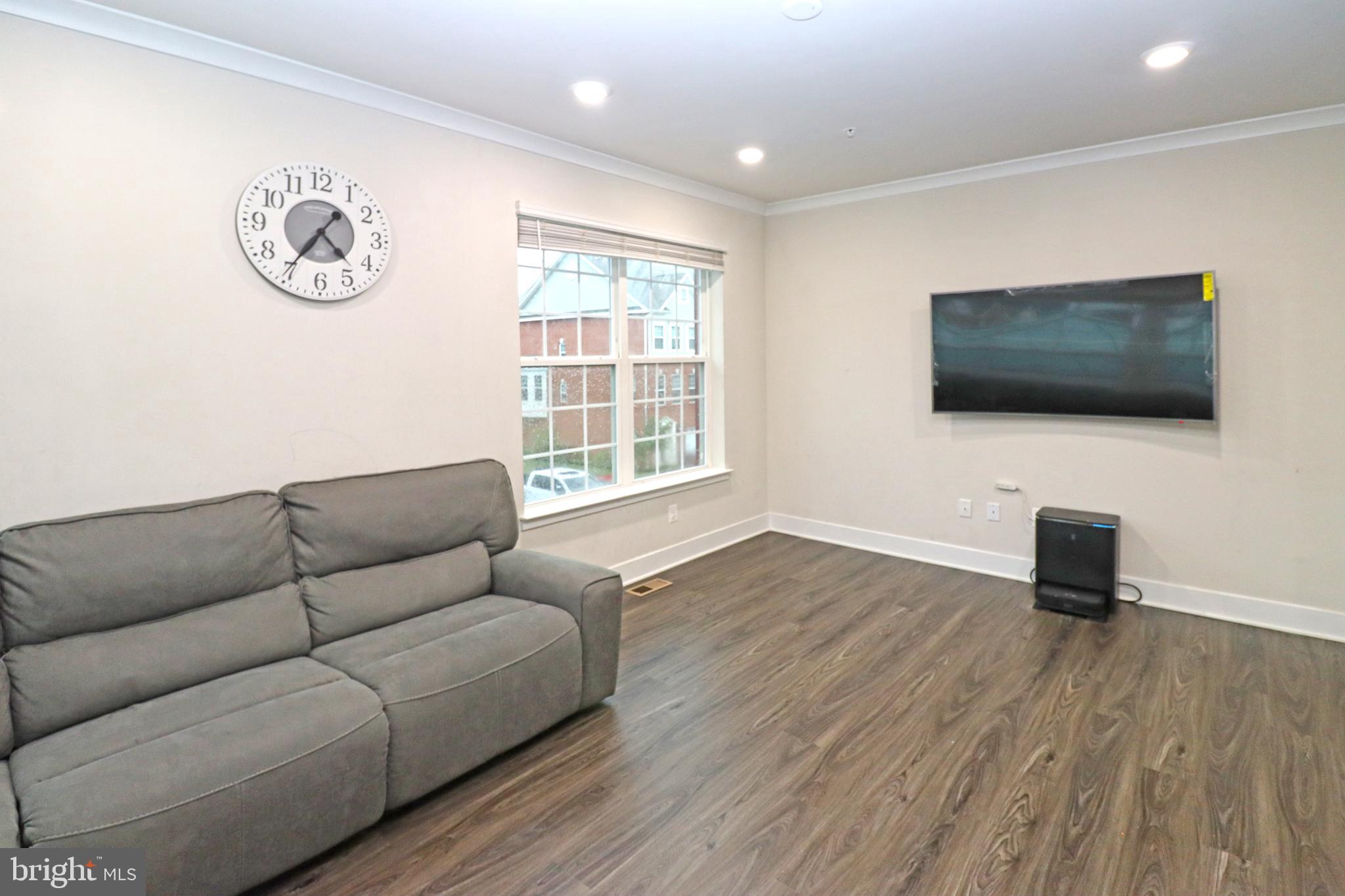 BLUE STREAM - Residential Lease