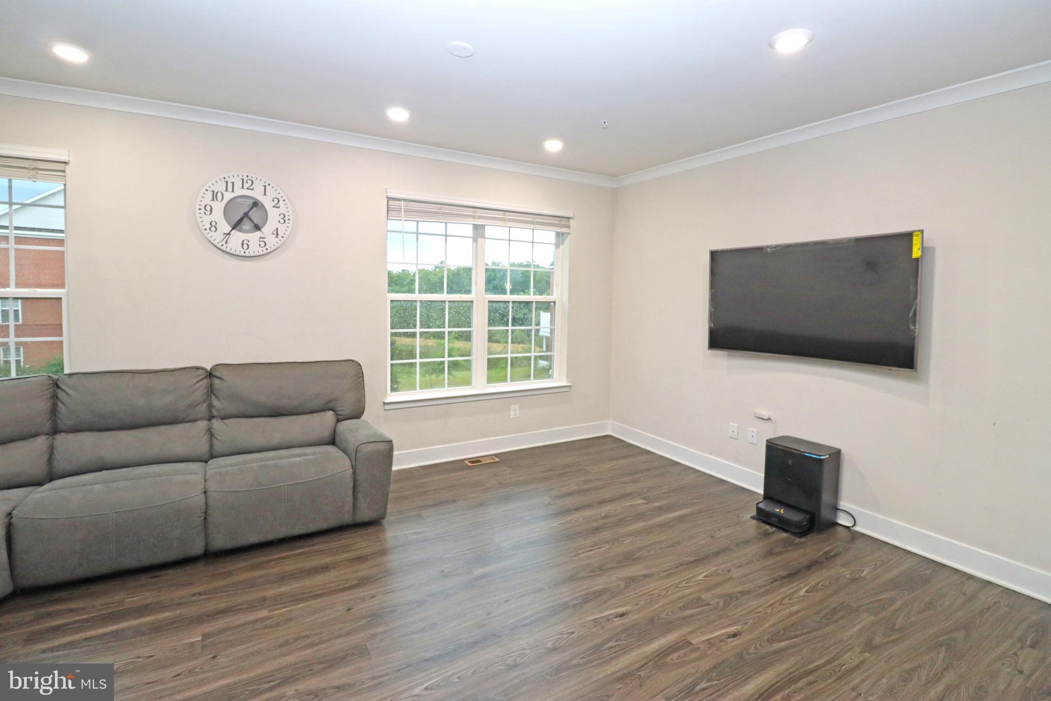 BLUE STREAM - Residential Lease