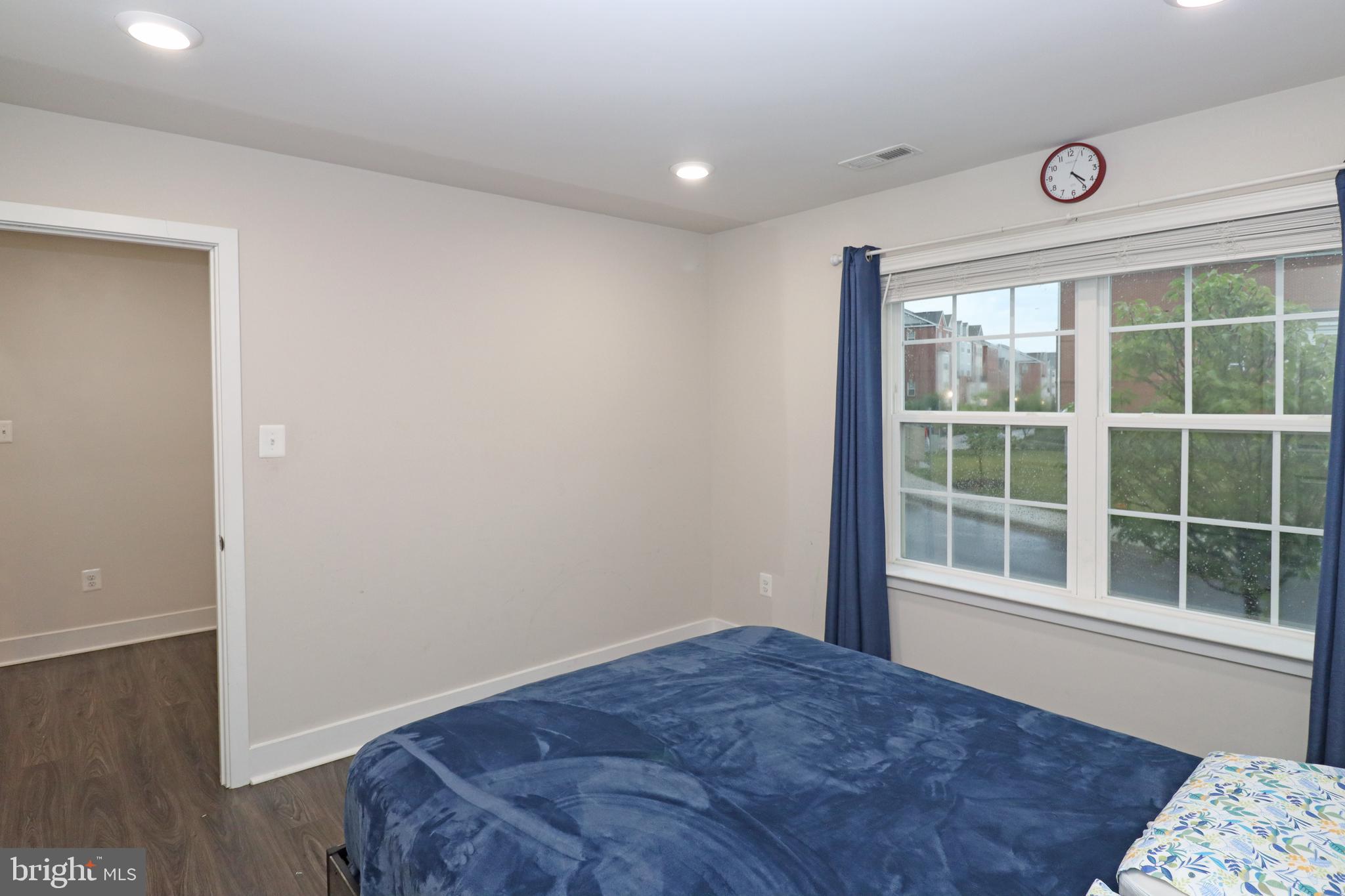 BLUE STREAM - Residential Lease